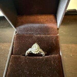 Elegant Silver Teardrop Ring